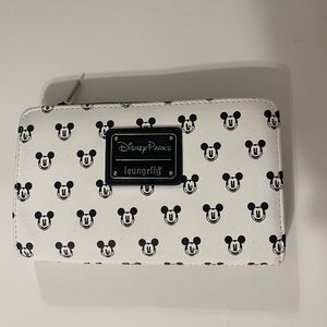 Used in great conditions Mickey Loungefly Wallet